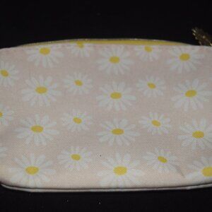 Ipsy April 2022 Daisy print makeup bag